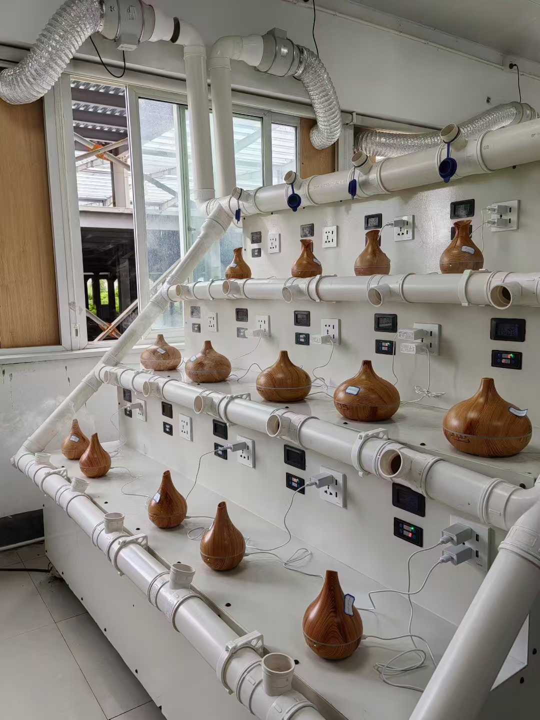 Η δοκιμή γήρανσης για τον ξύλινο διαχύτη αρώματος βρίσκεται σε εξέλιξη